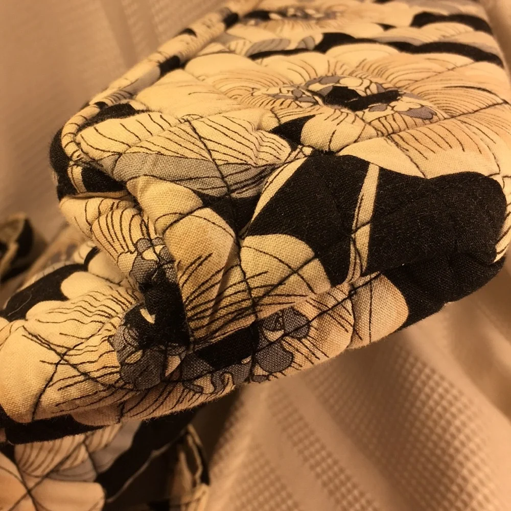 Vera Bradley large bag hardly used (if ever) leaf